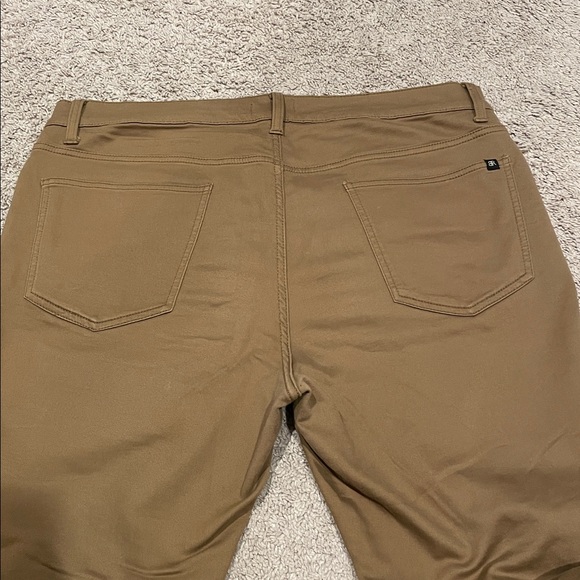36x33 Banana Republic Men’s Khaki pants - Picture 7 of 8